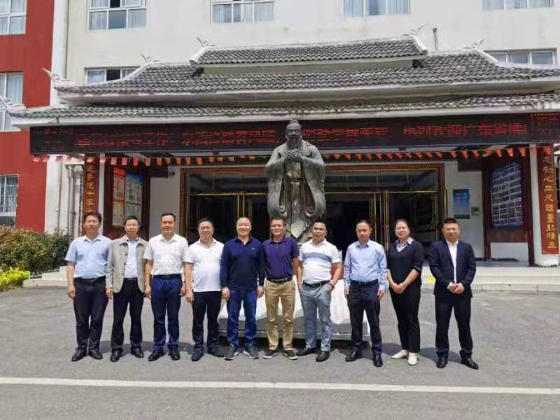 “鳳彩”助學(xué)，金涂寶與你“益”路同行！